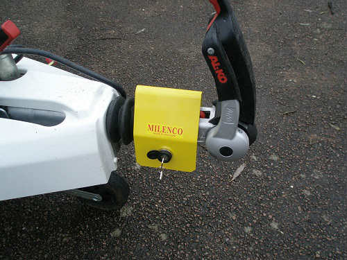 Milenco Lightweight Hitchlock for Caravan AKS 2004 & 3004 - Insurance Approved MILENCO