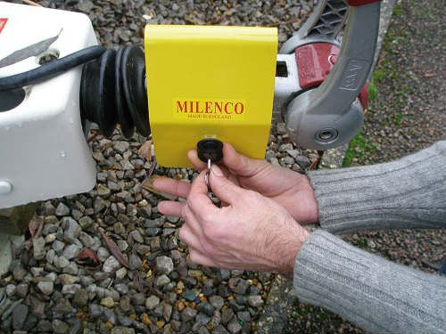 Milenco Lightweight Hitchlock for Caravan AKS 2004 & 3004 - Insurance Approved MILENCO