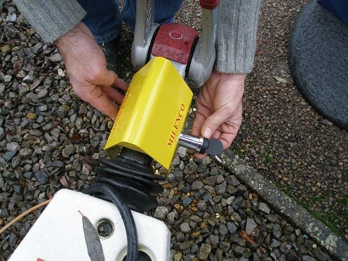 Milenco Lightweight Hitchlock for Caravan AKS 2004 & 3004 - Insurance Approved MILENCO