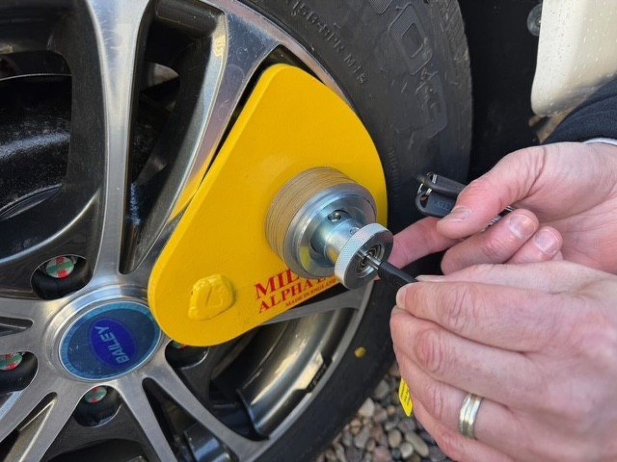 Alpha Wheel Lock Gold MILENCO